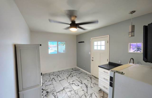 Move in Specials/Free rent Interested???? Stylish 1 bed 1 bath Casita in Tempe ! photos photos