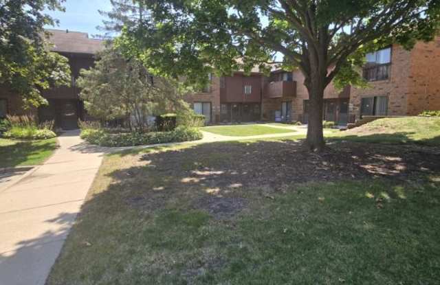 9096 North Park Plaza Court Gallery 1