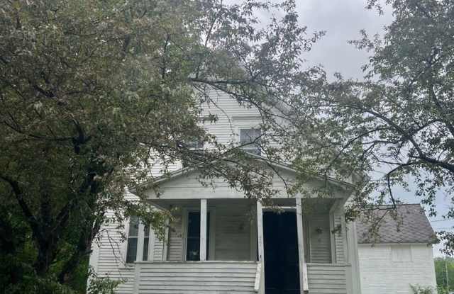 Three- Four Bedroom Home - Heat included! photos photos