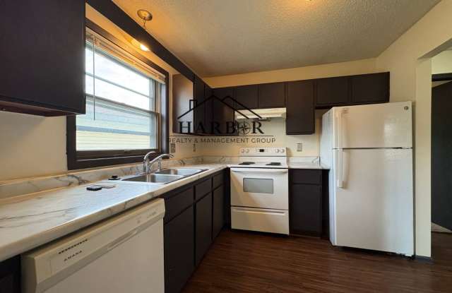 Charming 2-Bedroom in NW Rochester – Snow & Lawn Care Included! Gallery 1