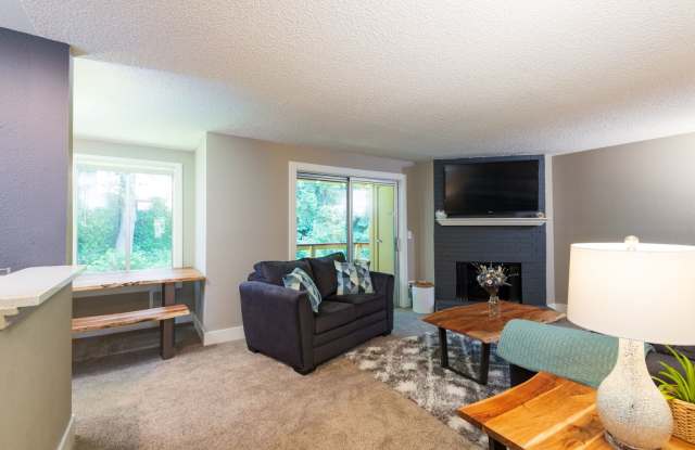 Beautifully Remodeled 3 Bed, 1.75 Bath Unit Available w/ Privacy in Fairwood! Gallery 3