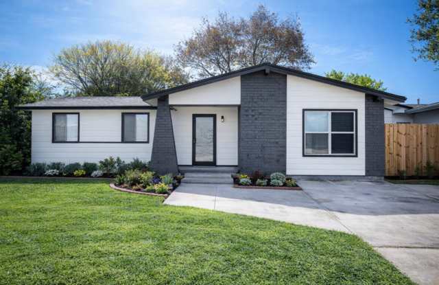 Nice and Convenient Home photos photos