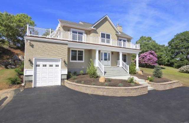 71 Second House Rd - 71 Second House Road, Montauk, NY 11954