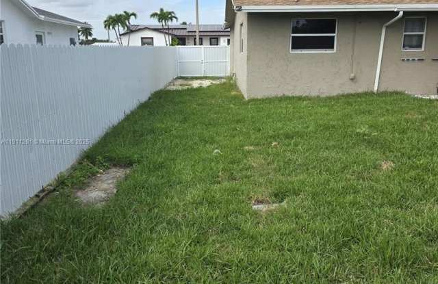 16813 SW 107th Pl Gallery 3