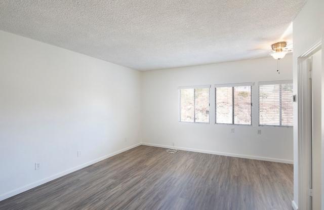*OPEN HOUSE: 5/10 10AM-12PM* Studio in Mission Hills + Parking and Storage photos photos