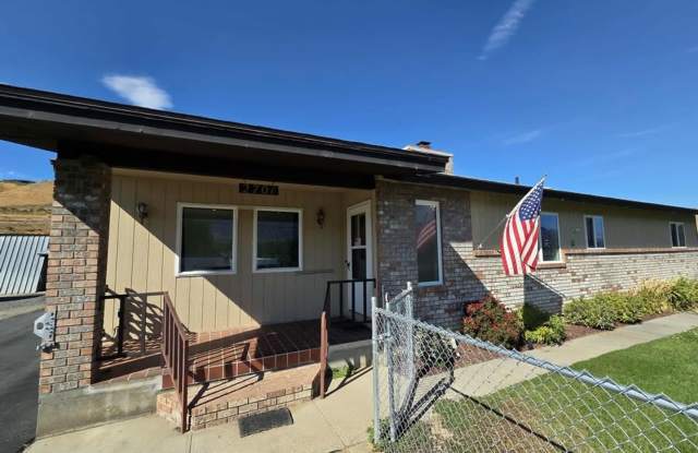 Large 3 Bedroom, 2.5 Bath on Beautiful, HUGE Land!! photos photos