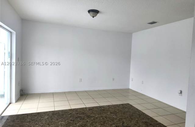 13658 SW 142nd Ter photos photos