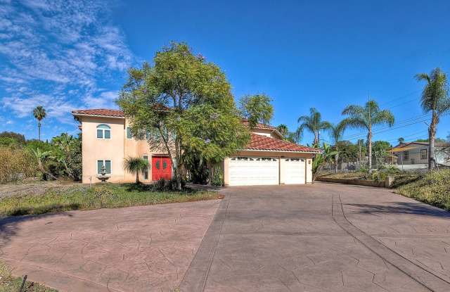 Spacious 7-Bedroom Bonita Home with 5 Bathrooms and 3-Car Garage Gallery 4