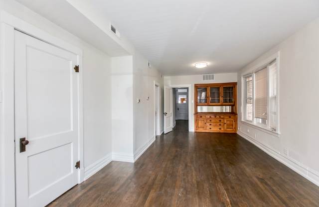 1940 W Oakdale Avenue Gallery 3