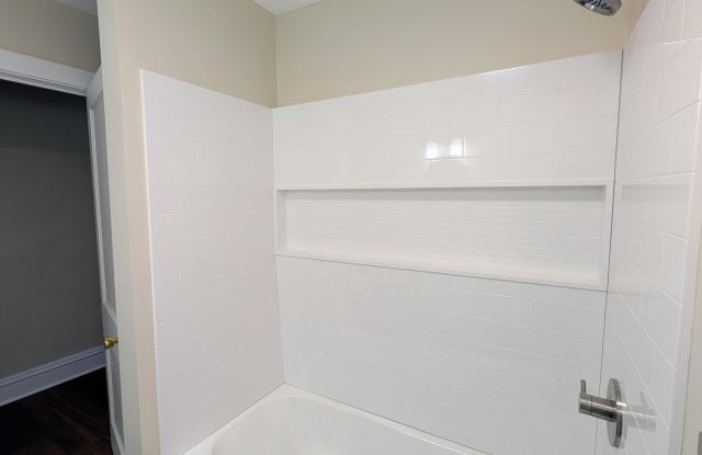 669 Park Place, Apt A Gallery 4