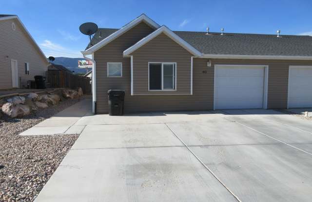 3 bedroom, 2 bathroom twin home in Cedar Willows - 481 West 1950 North, Cedar City, UT 84721