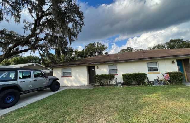 Cozy 2-Bedroom Duplex in Longwood – Available Mid-November photos photos Cozy 2-Bedroom Duplex in Longwood – Available Mid-November photos photos
