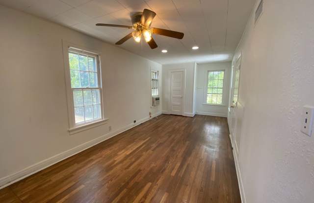 UT PRE-LEASE: Spacious, Updated  North Campus House, Walk to Campus! Gallery 4
