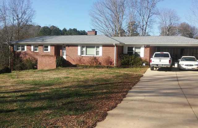 Spacious 3BR Home in Established Spartanburg Neighborhood – 3609 Sherwood Dr photos photos
