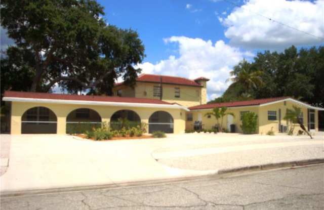 205 AVENUE DES PARQUES STREET S - 205 Avenue Des Parques North, Venice, FL 34285