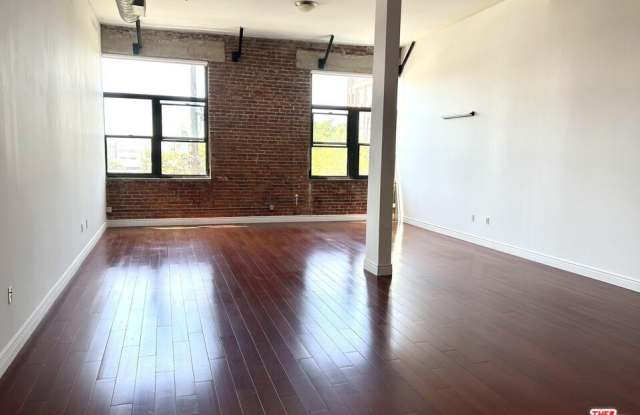 652 Mateo St Gallery 4
