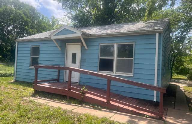 Charming 2 Bedroom 1 Bath located Northeast Wichita, Near WSU and I-35- Move-In Ready photos photos