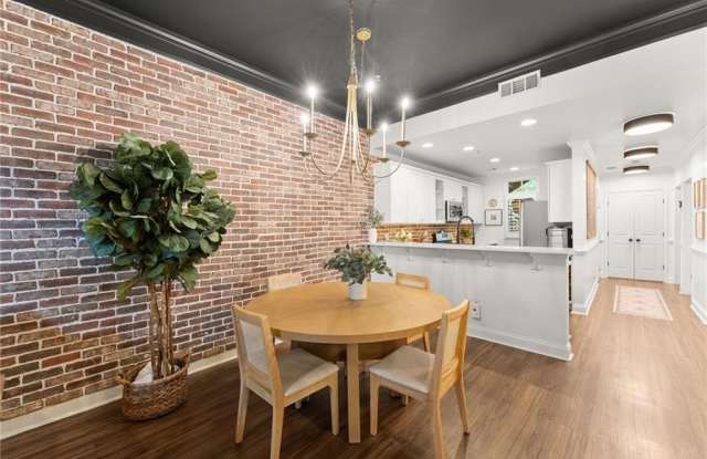 812 Creek View Lane Gallery 4