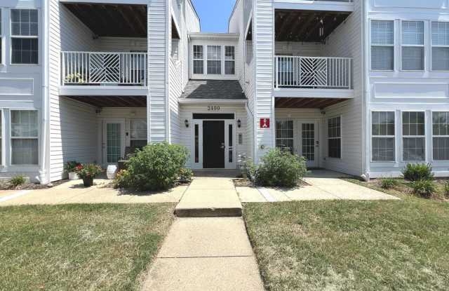 Gorgeous Light-Filled 2BR/2BA Penthouse Condo in Piney Orchard. photos photos