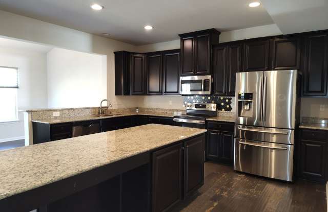 Spacious Home located in "The Mills at Rocky River" in Concord! Gallery 3
