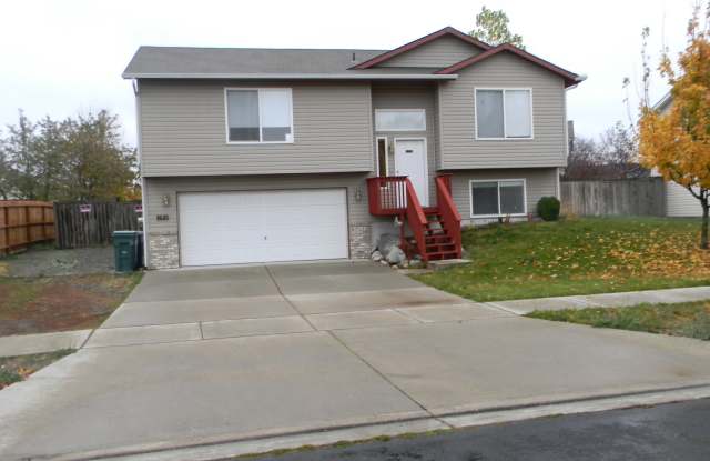 SPLIT-LEVEL HOUSE ON STEPHANIE STREET (P#460) photos photos