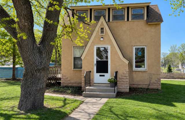 Charming 2BR/2.5 BA Anoka Home Available 8/1! Walk to Downtown photos photos