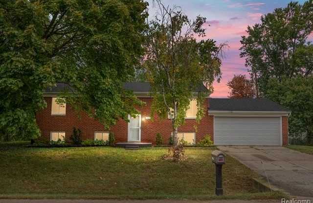 340 PENNY LAKE Road - 340 Penny Lake Road, Commerce, MI 48390 340 PENNY LAKE Road - 340 Penny Lake Road, Commerce, MI 48390