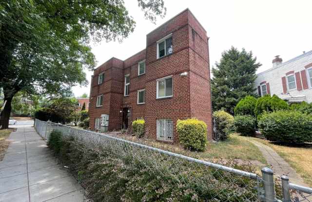 500 17TH Street NE unit: 6 photos photos