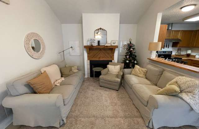 Well Maintained Duplex in Great Location! Gallery 4