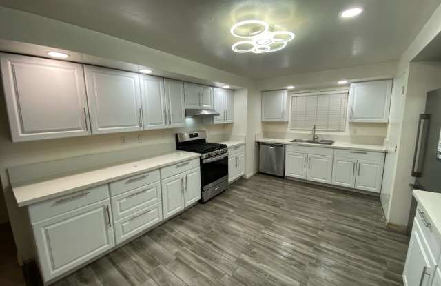 Updated 5 bedroom 3 bathroom house w/ HUGE YARD photos photos Updated 5 bedroom 3 bathroom house w/ HUGE YARD photos photos