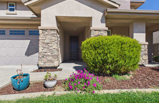 Solar Home Spacious 5-Bedroom in Blackstone with Resort Style Amenities (Unfurnished ) Gallery 4