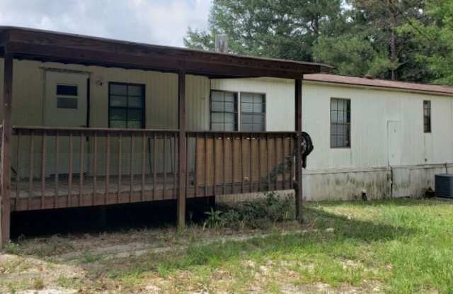 Rent this Affordable 2 Bedroom 1 Bathroom Mobile Home in Eastover! photos photos
