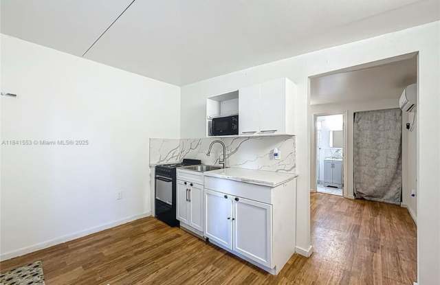 1110 North 58th Avenue Gallery 1