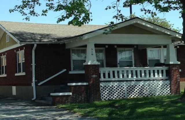 3 bed, 1 bath house just steps from Missouri State University photos photos