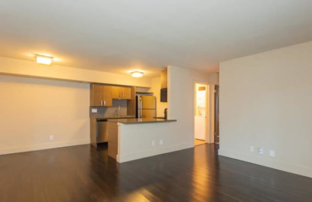 2441 Town Lake Cir Gallery 2
