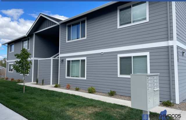 Very Nice 2 Bedroom 1 Bath Upstairs Apartment****$500.00 OFF FIRST MONTHS RENT******Move In Special photos photos