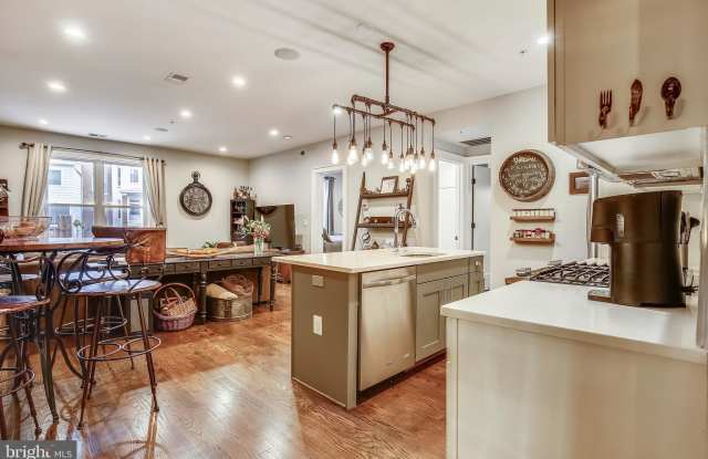 2303 ONTARIO ROAD NW Gallery 2