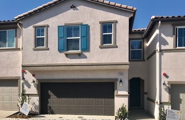 1396 Palo Verde Way #53 - 1396 Palo Verde Way, Vista, CA 92083