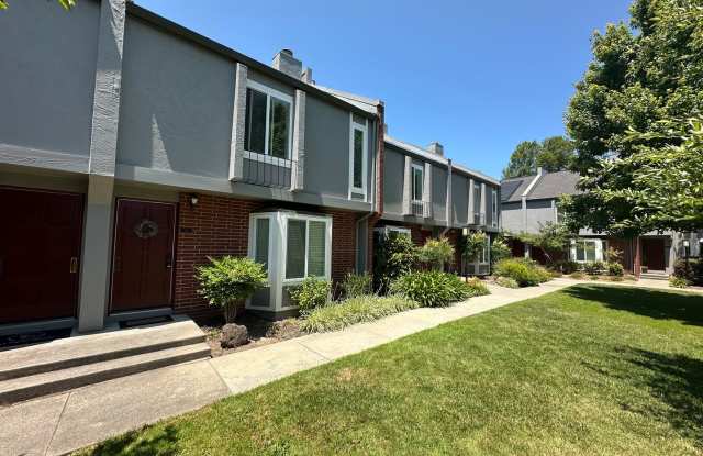 3 Bed 1.5 Bath Townhome In Walnut Creek W/ Garage - 18 Sierra Lane, Walnut Creek, CA 94596