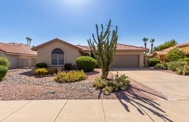 Fantastic 4 bed, 2 bath home with pool located in Tempe! photos photos