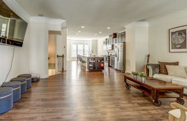 1953 Golden Gate Lane Gallery 3