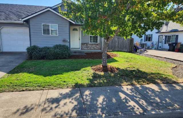 Newly updated 3-bedroom, 2-bathroom duplex with a garage! Gallery 1
