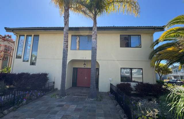 Spacious Home in desirable location near beaches photos photos