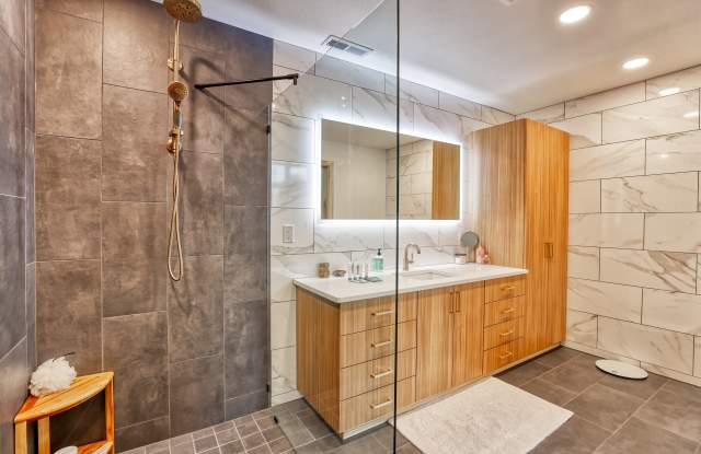1301 Avon Street Unit 6 Gallery 1