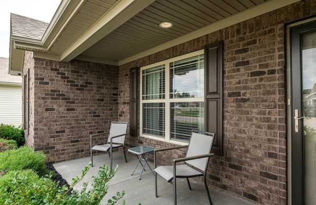 3BR/2BA Home with Two Car Garage, Fenced Back Yard For Rent in Jeffersonville! Gallery 4