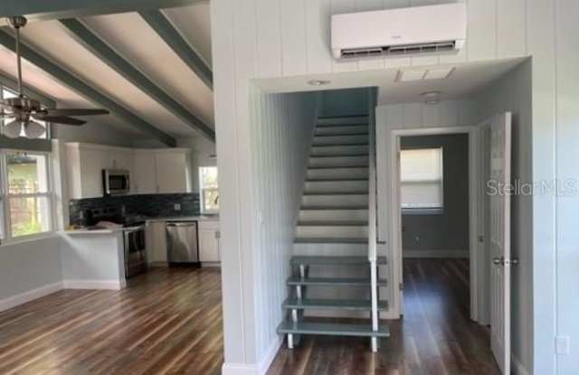 415 VENETIAN DRIVE Gallery 3