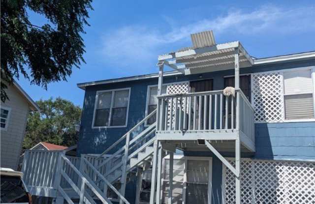 712 5th Street unit: 8 photos photos