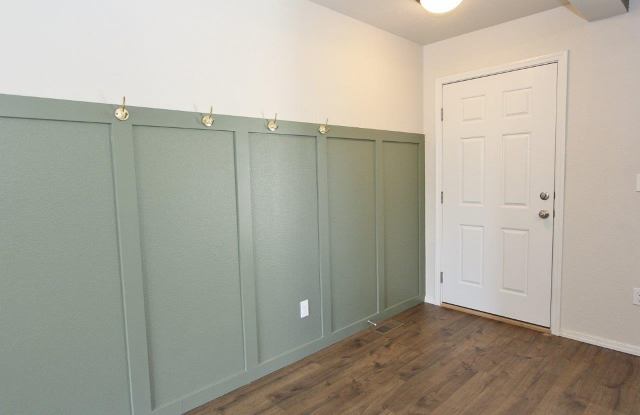 Spacious Home w/Open Floor-Plan Gallery 3