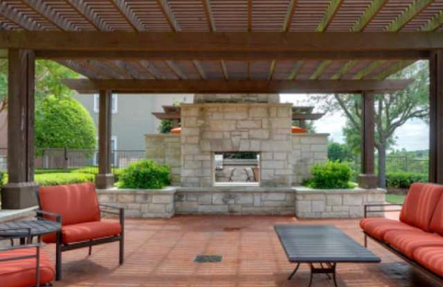 1933 Onion Creek Pkwy Gallery 2