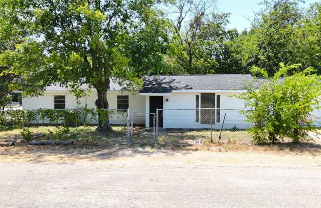 108 E Kirby Avenue Gallery 1